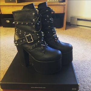 Demonia Torment700 Ankle Boot